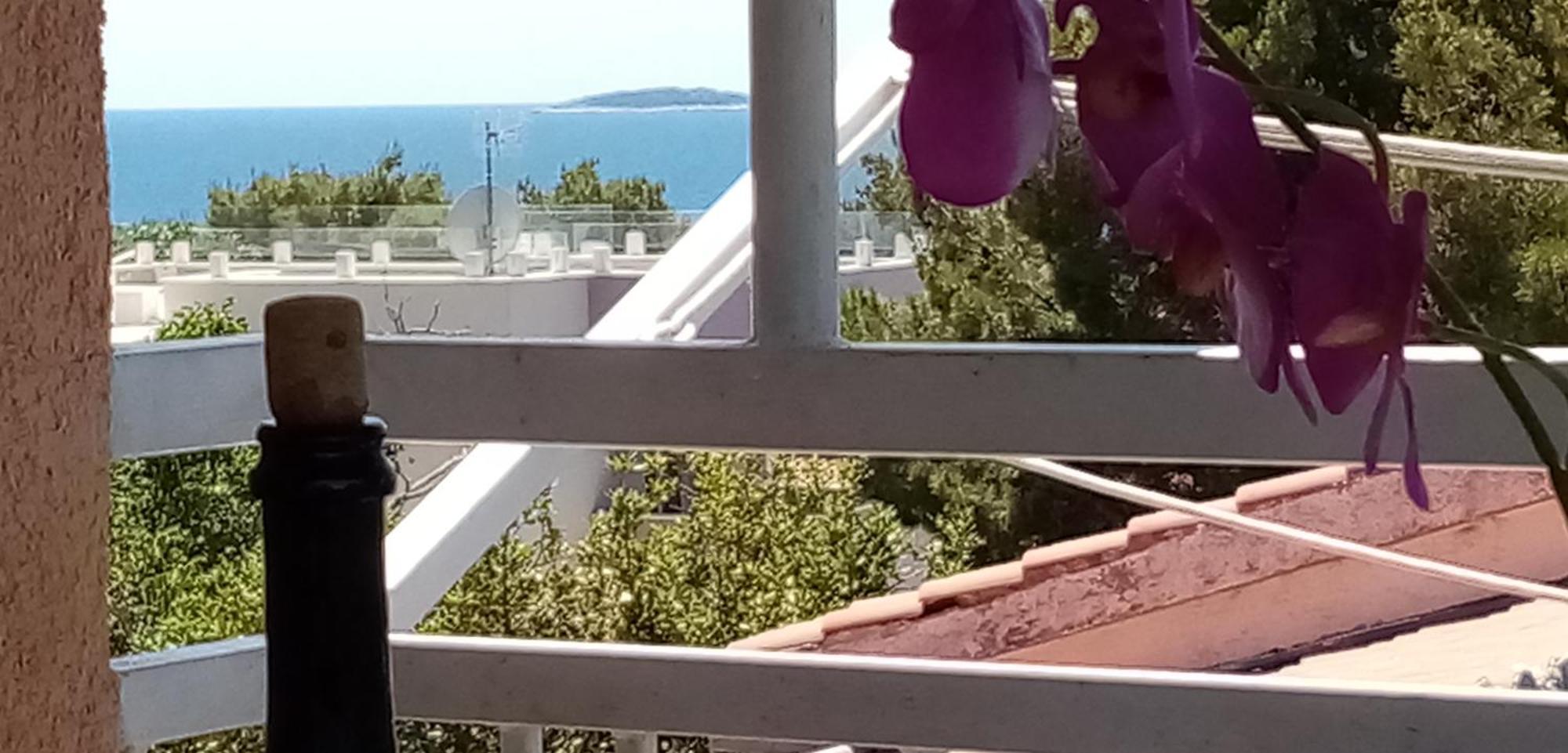Apartments Bilo Near Primosten Room photo